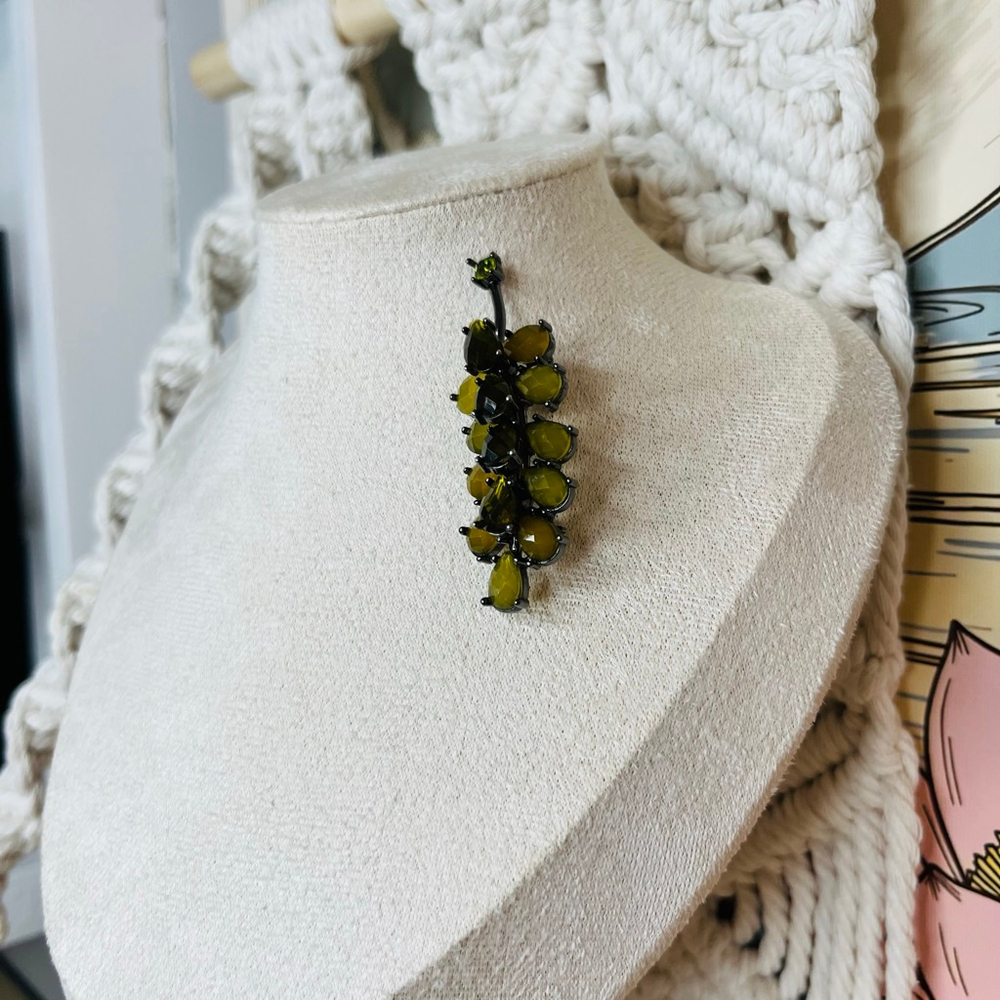 Vintage Leaf Laurel Brooch Pin | Green Acrylic | Elegant Statement Piece - Picture 3 of 7